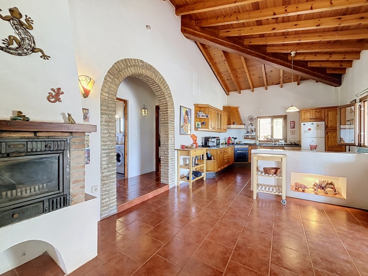Villa for sale in Almayate