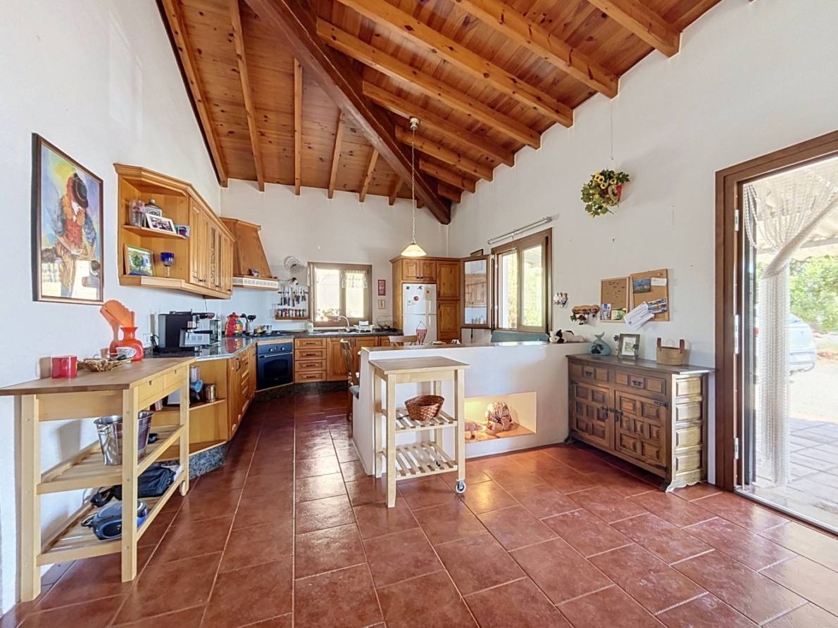Villa for sale in Almayate