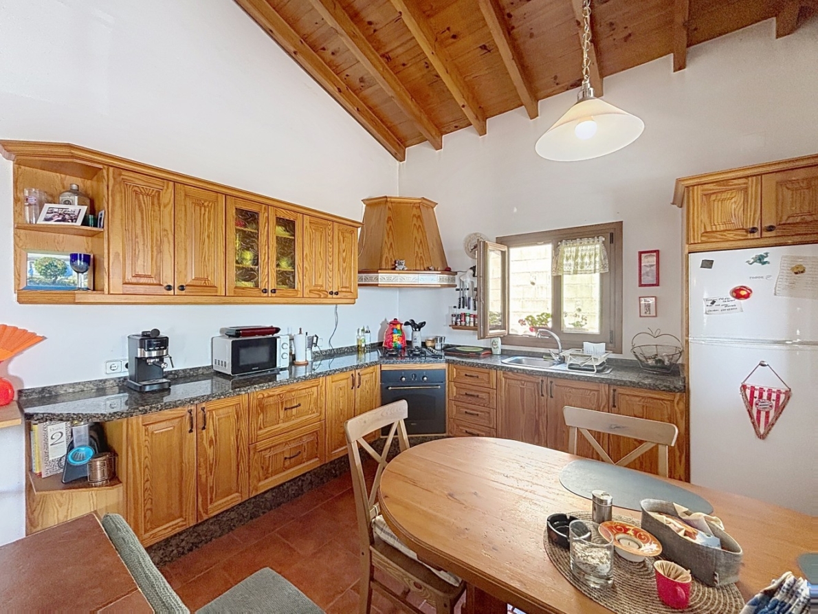 Villa for sale in Almayate