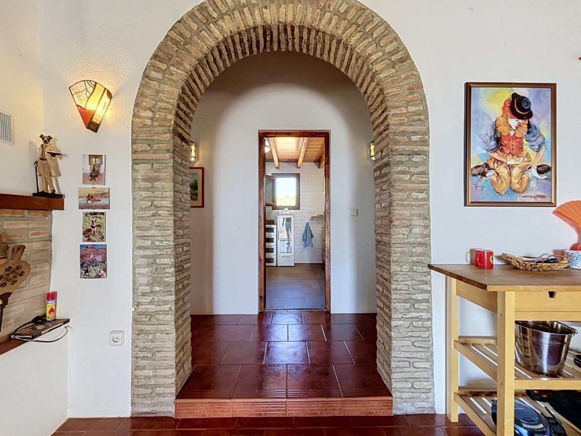 Villa for sale in Almayate