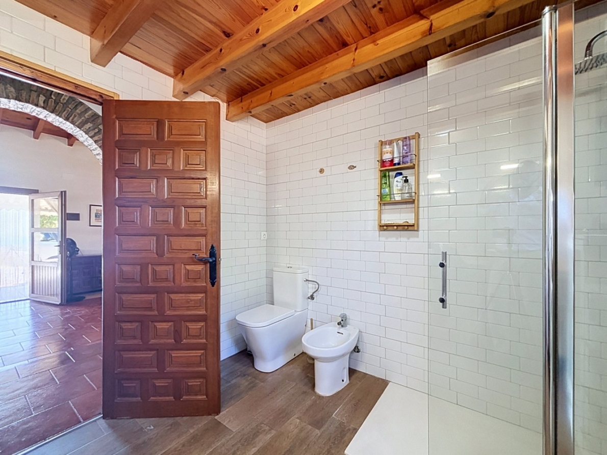 Villa for sale in Almayate