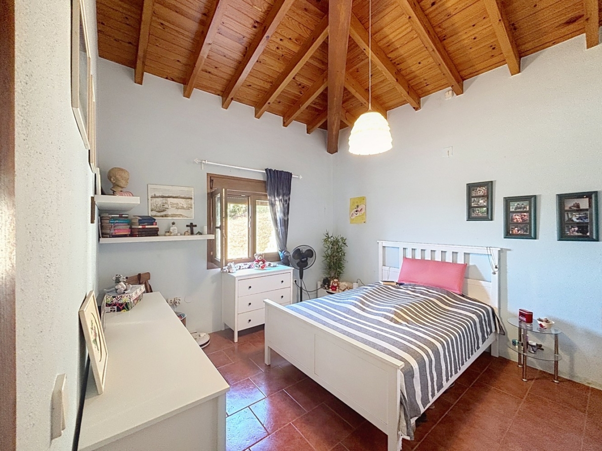 Villa for sale in Almayate