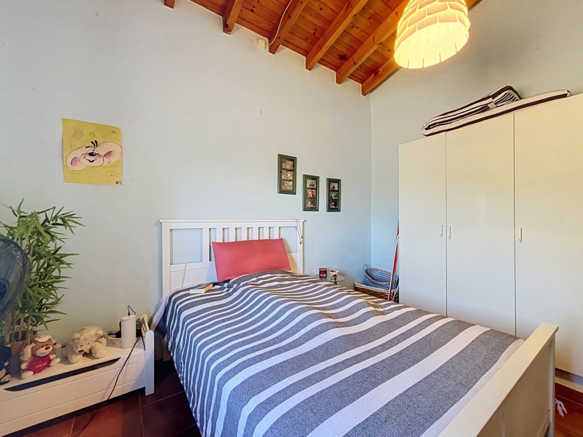 Villa for sale in Almayate