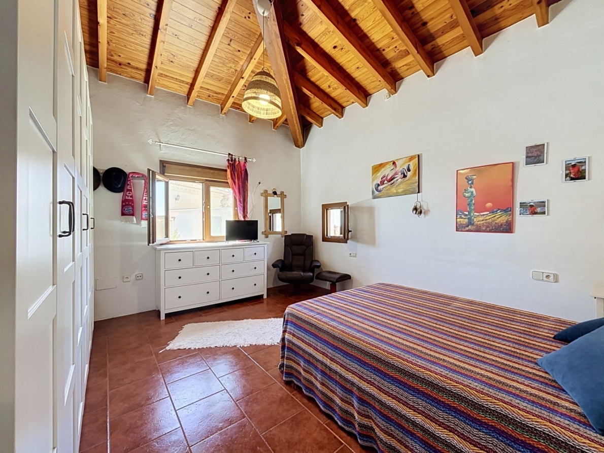 Villa for sale in Almayate