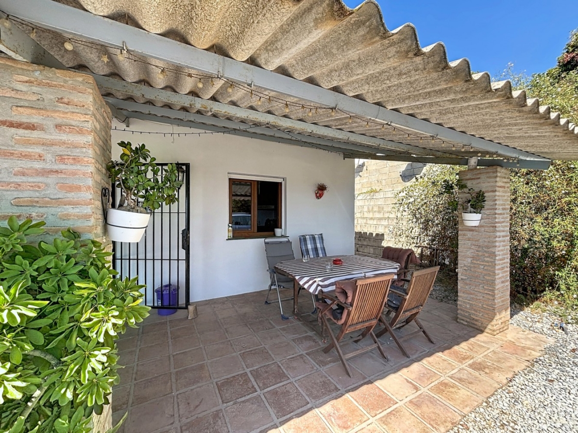 Villa for sale in Almayate