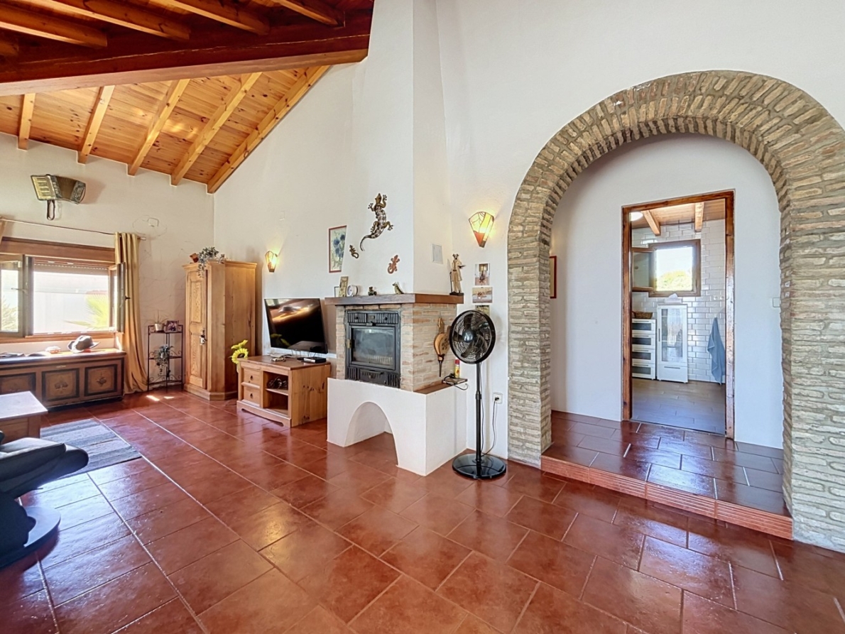 Villa for sale in Almayate