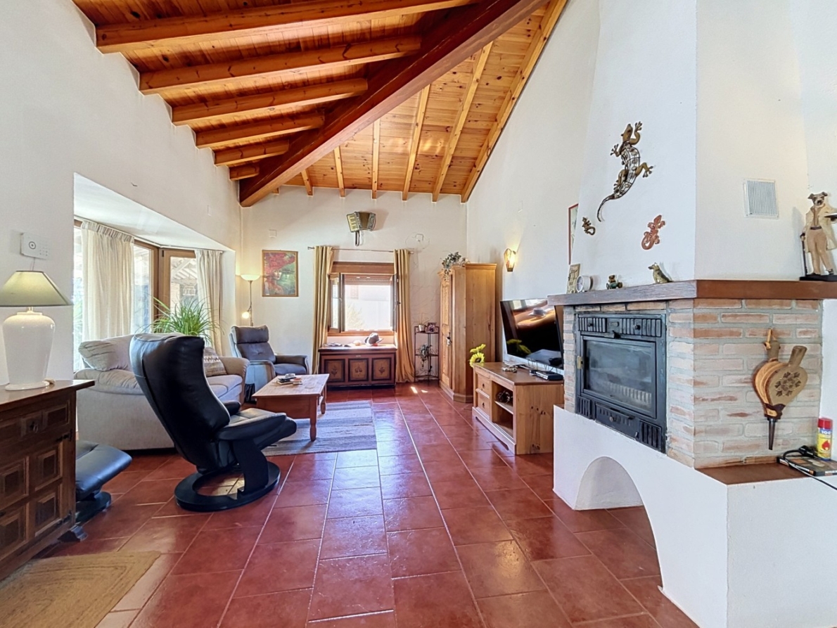 Villa for sale in Almayate