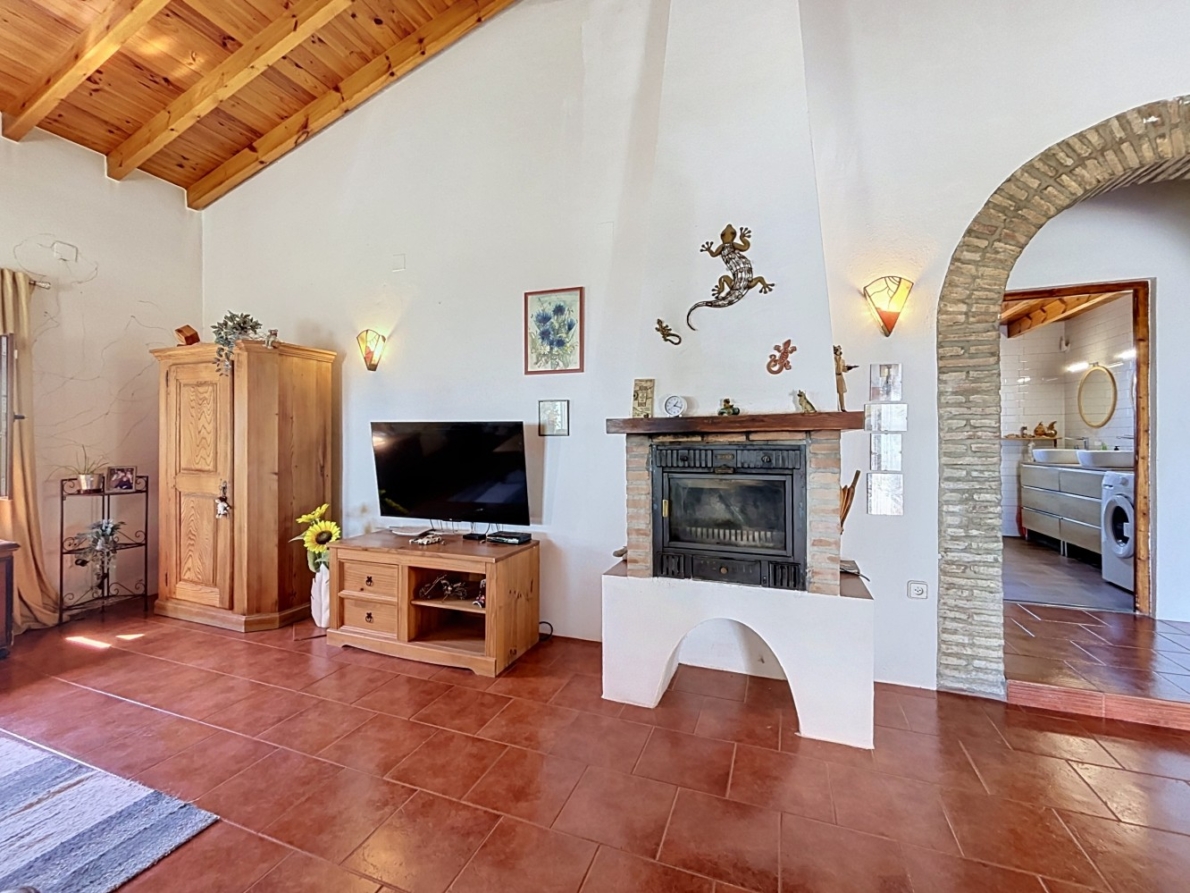 Villa for sale in Almayate