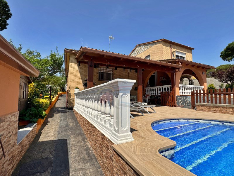 Villa for sale in Vidreres