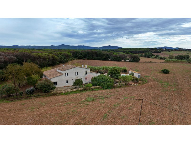 Finca for sale in Llagostera