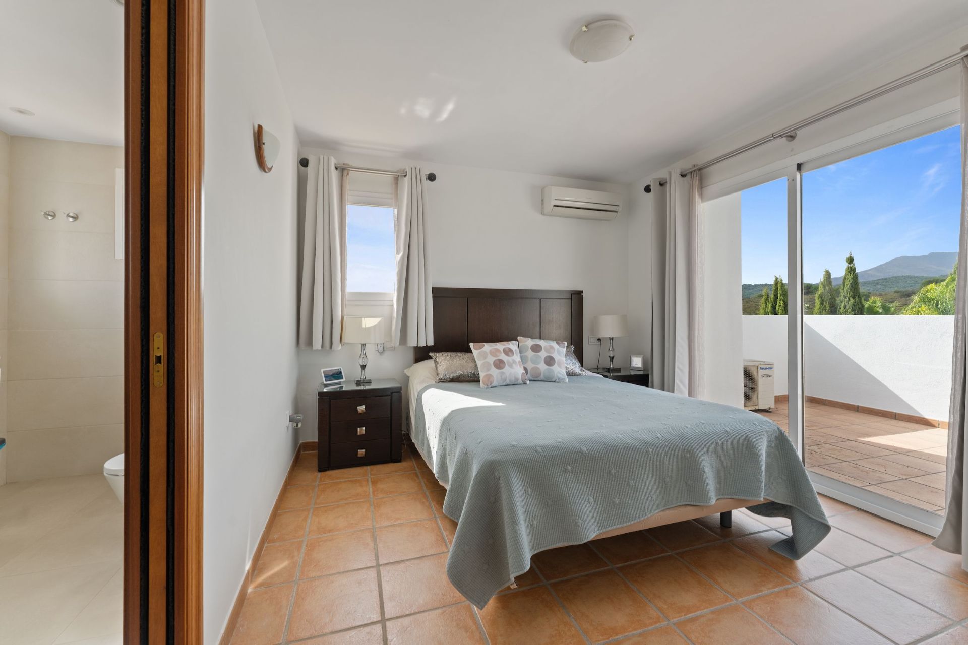 Villa for sale in Coín