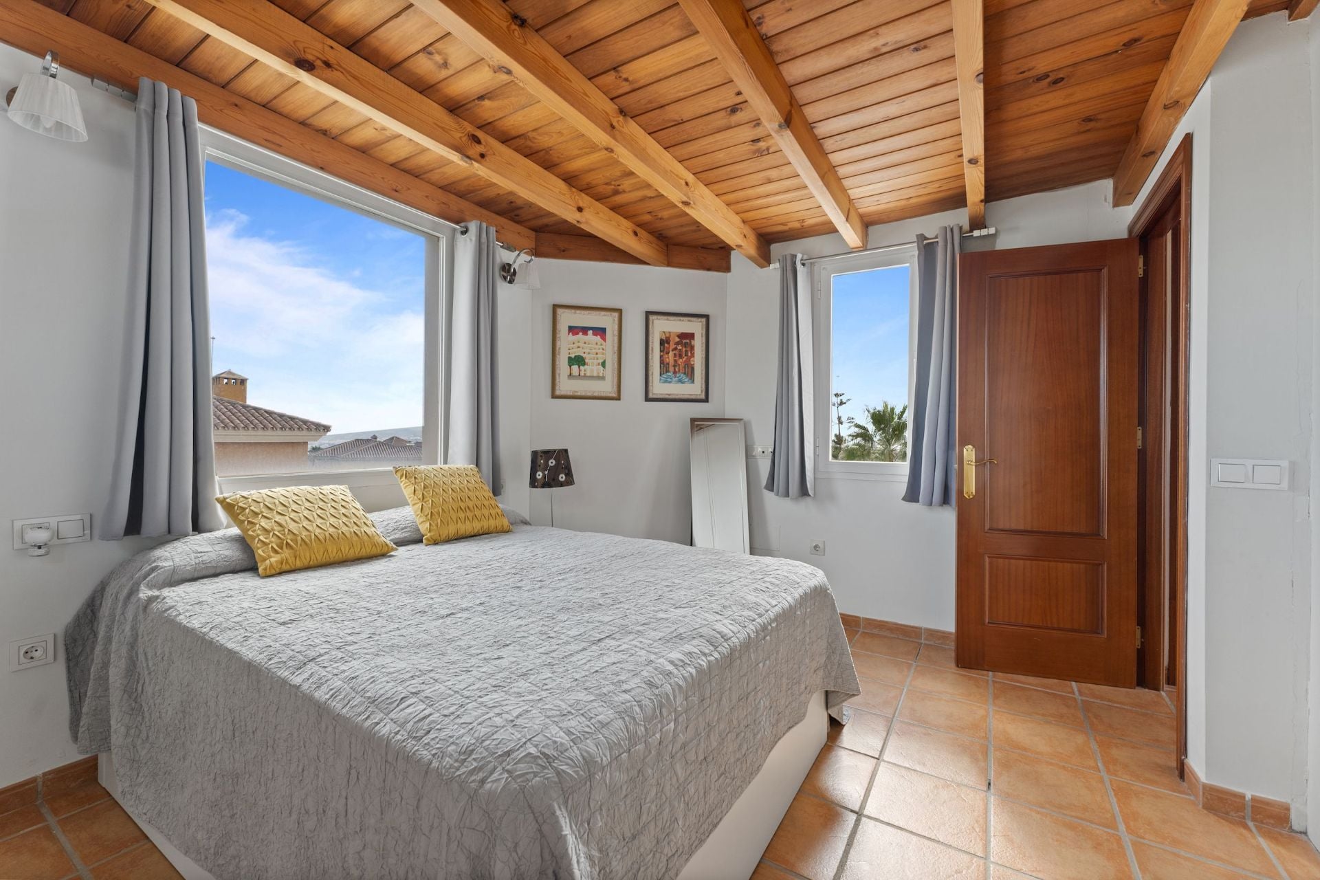 Villa for sale in Coín