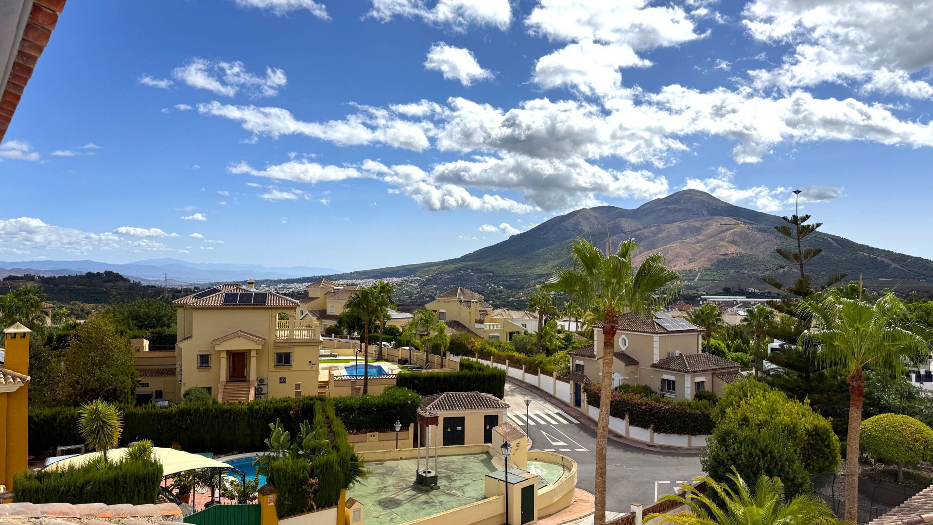 Villa for sale in Coín