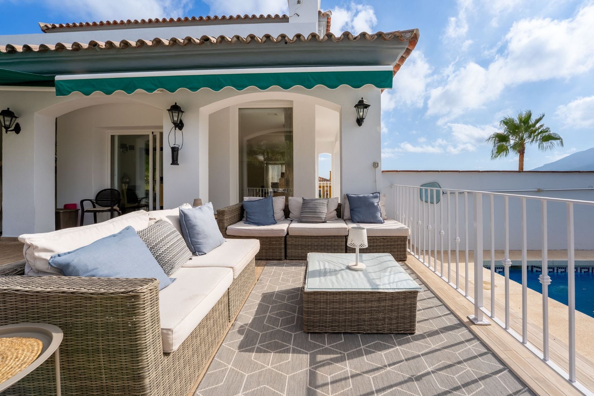 Villa for sale in Coín
