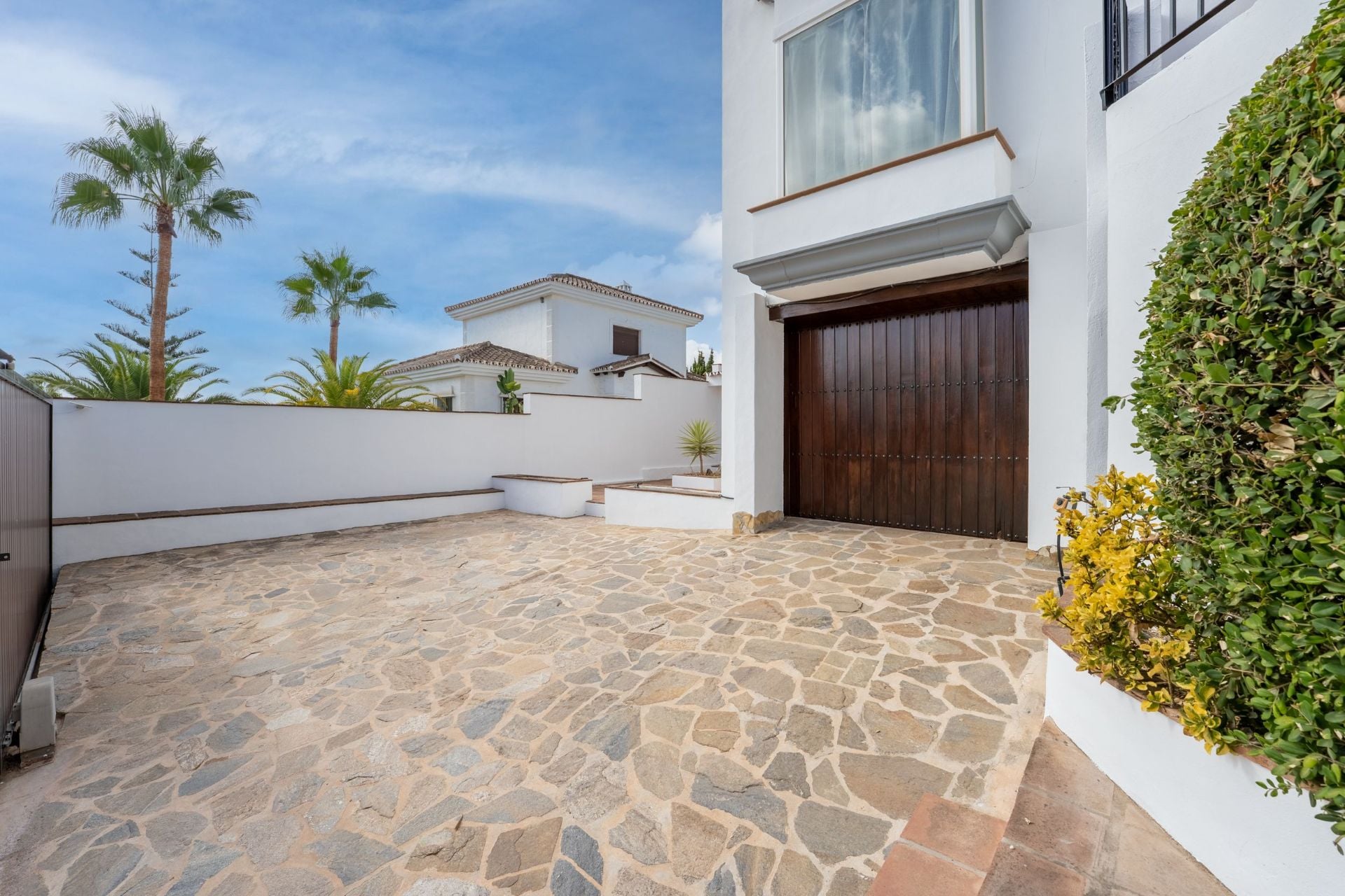 Villa for sale in Coín