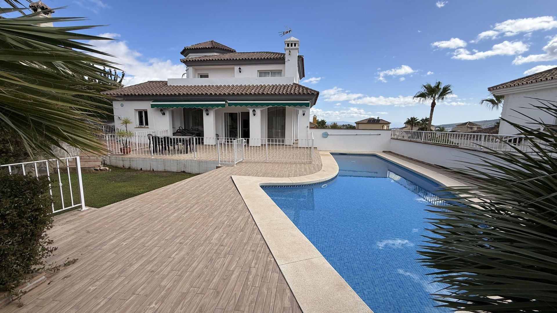 Villa for sale in Coín