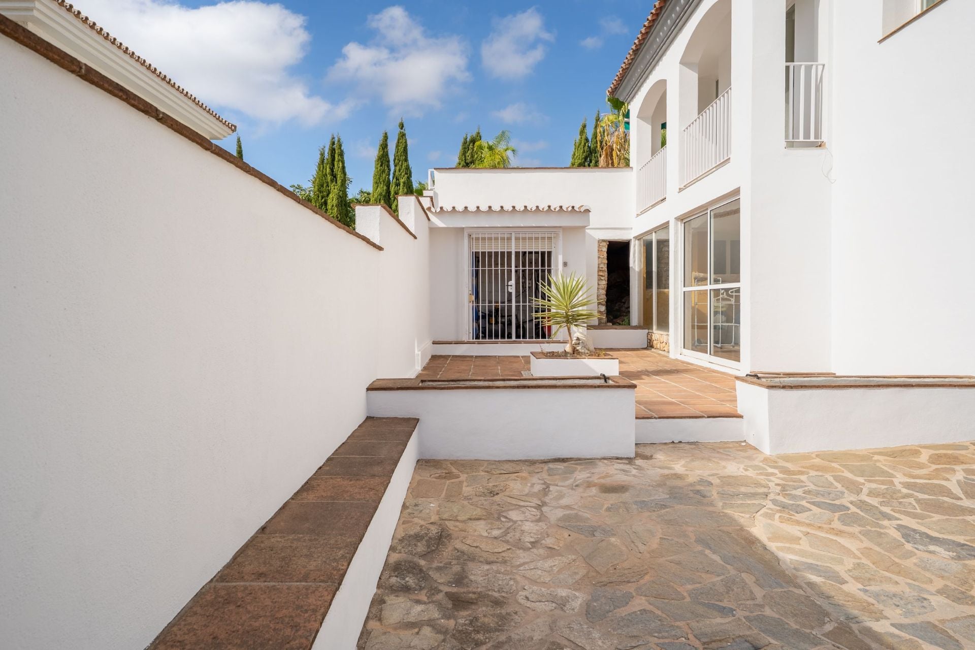 Villa for sale in Coín