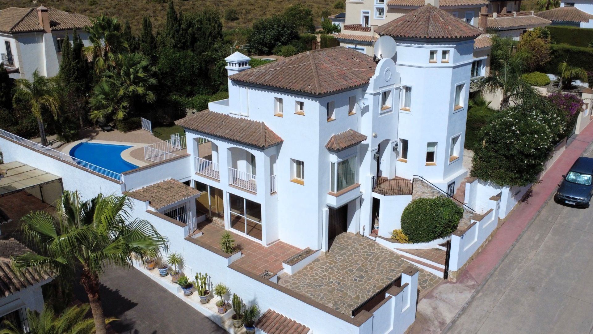 Villa for sale in Coín