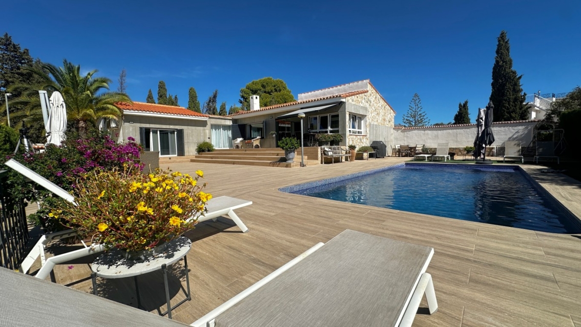 Villa for sale in La Nucia