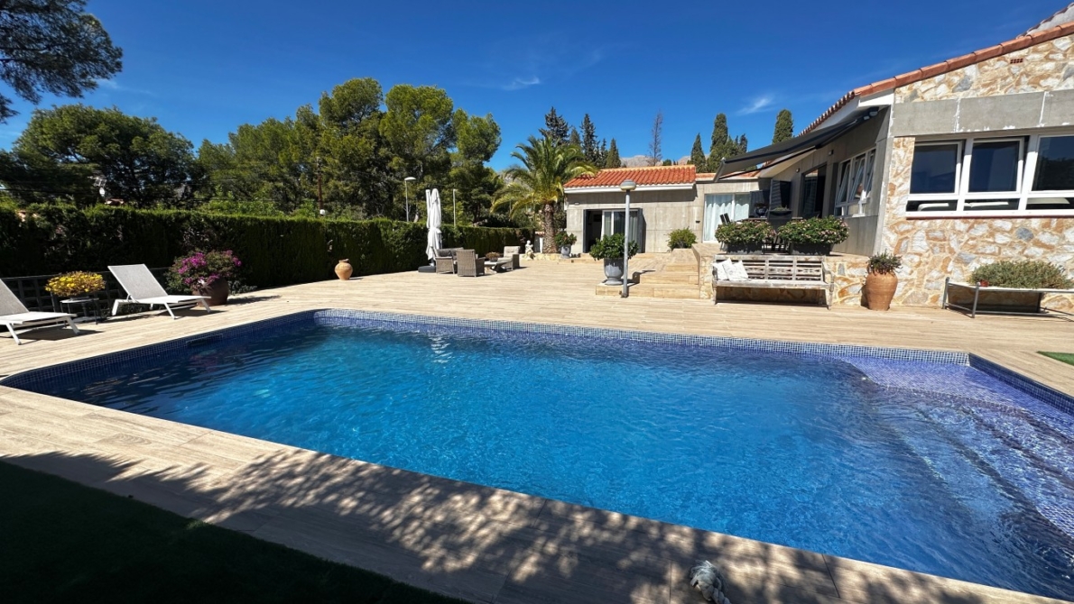 Villa for sale in La Nucia