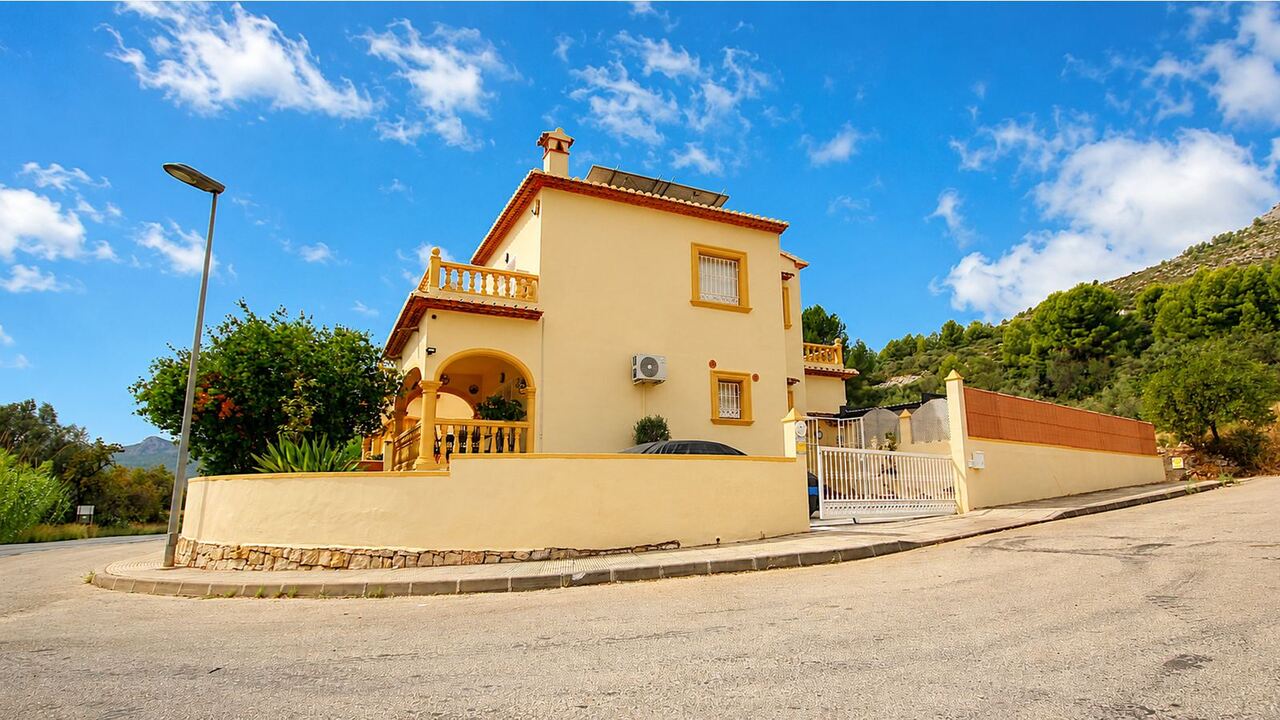 Villa for sale in Sagra