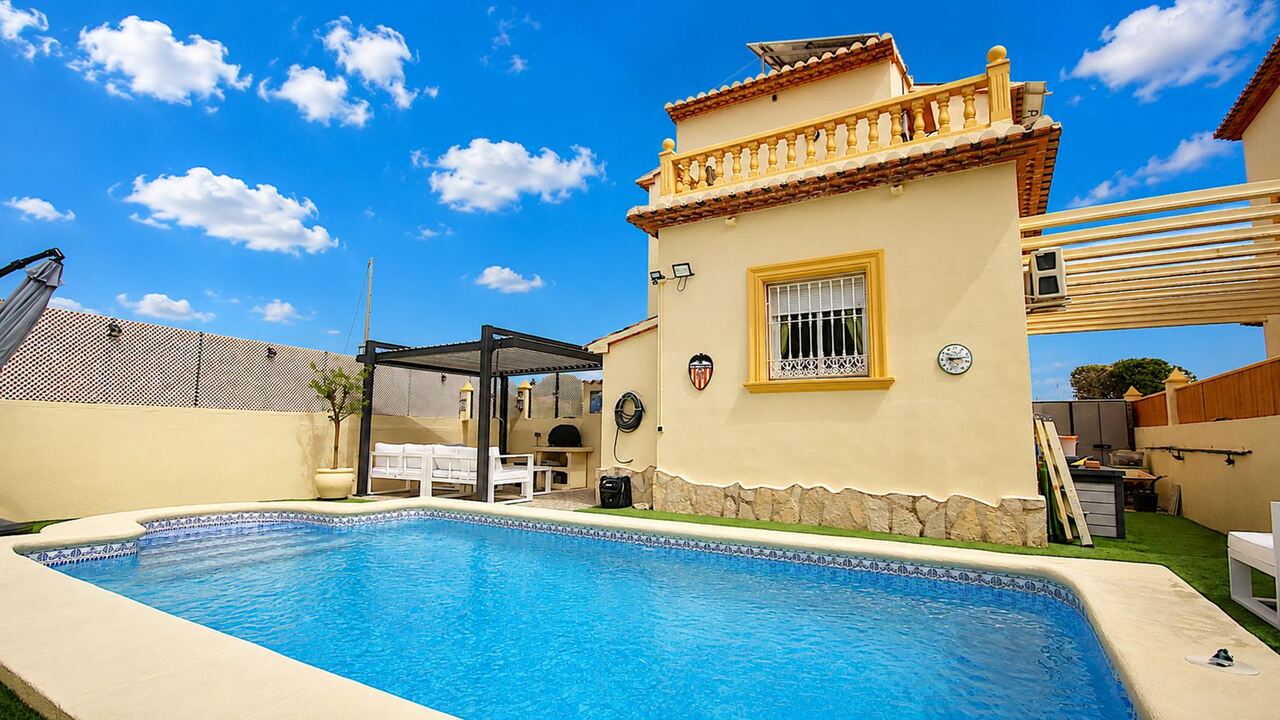 Villa for sale in Sagra