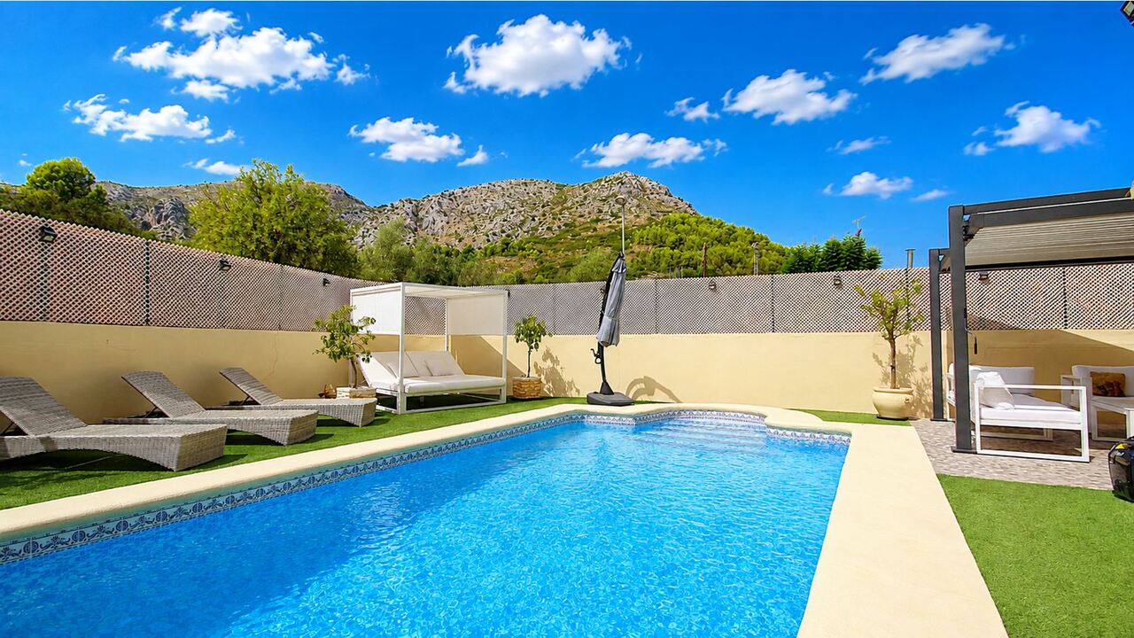 Villa for sale in Sagra