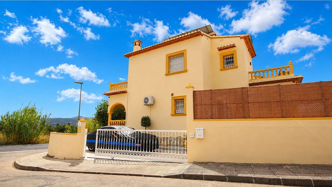 Villa for sale in Sagra