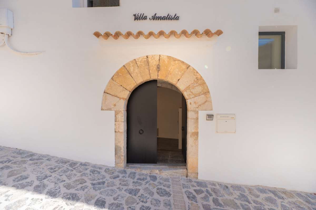 DP-91-751175-23 Villa for sale in Dalt Vila