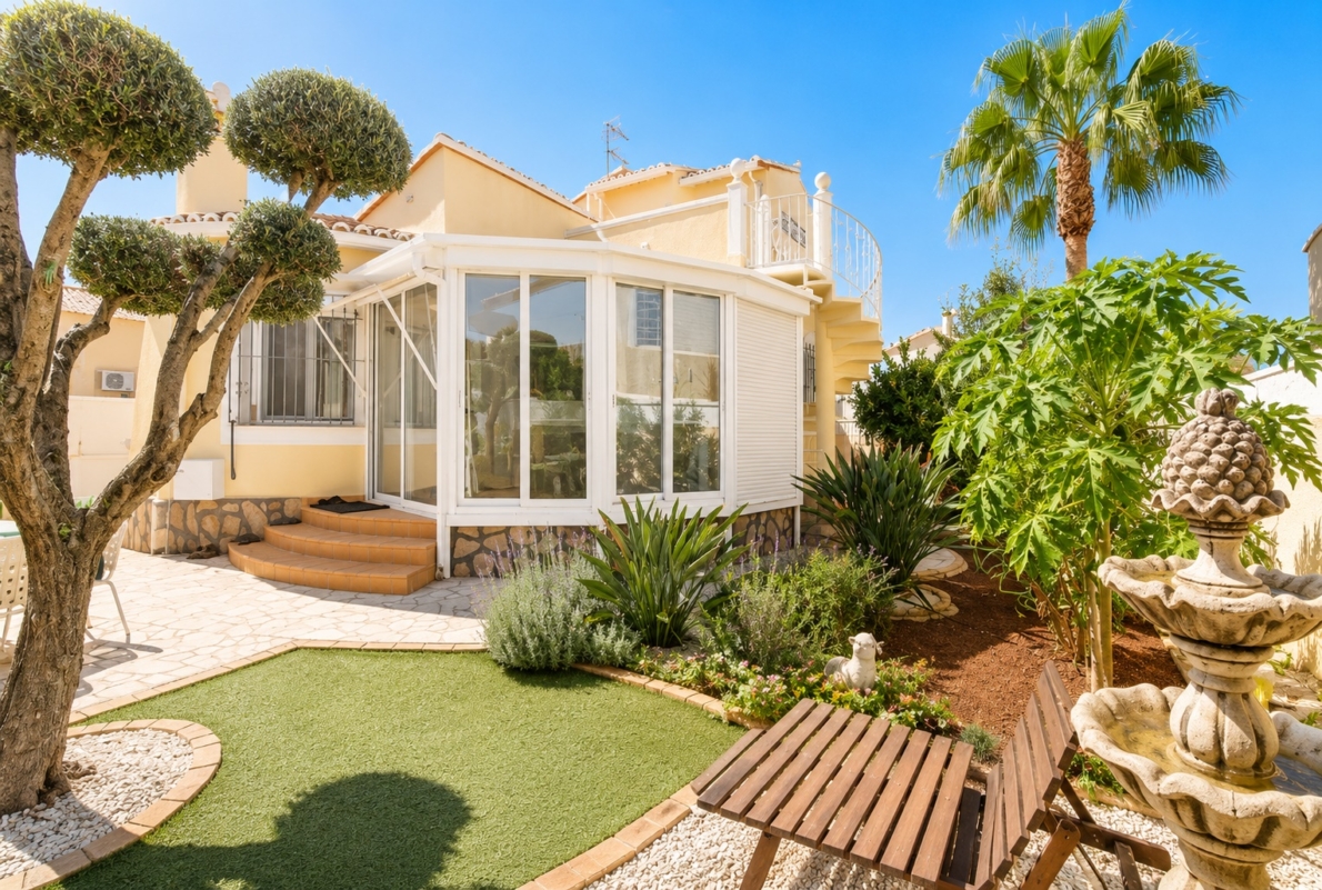 Villa for sale in Dénia