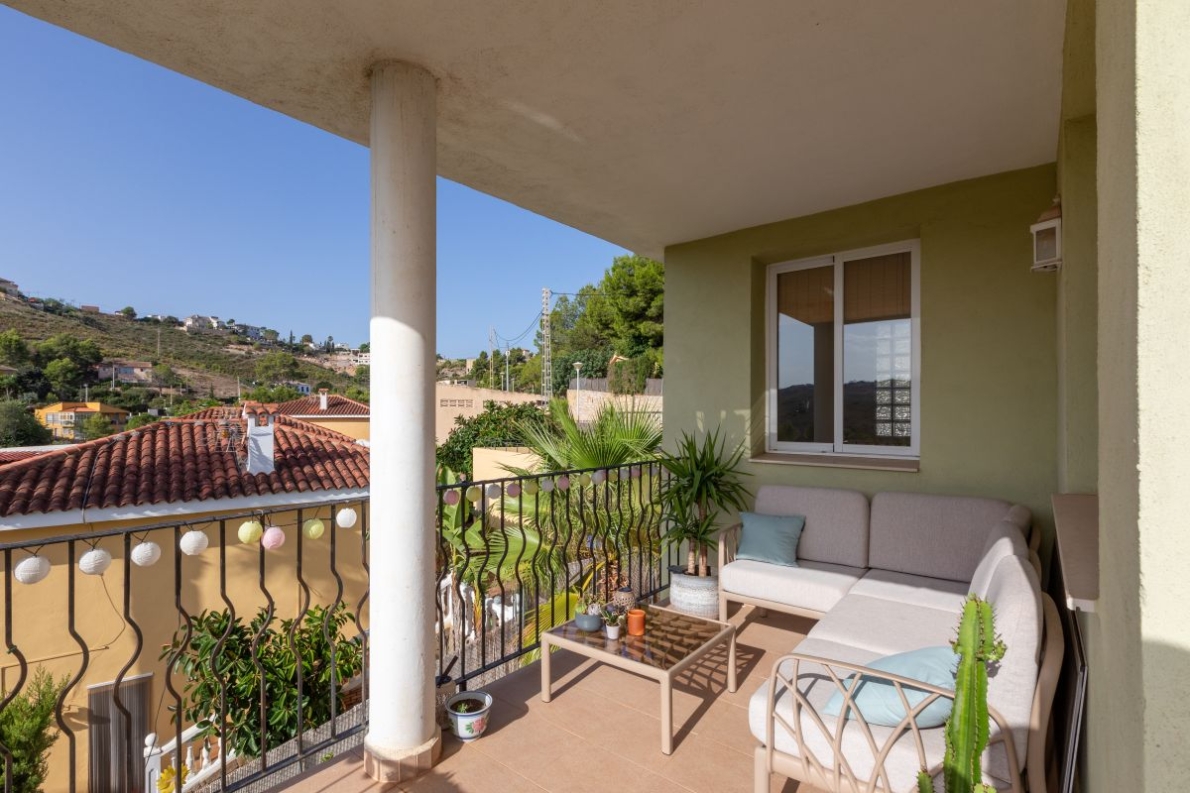 Villa for sale in Chiva Valencia (10) Spacious villa with pool for sale in Chiva