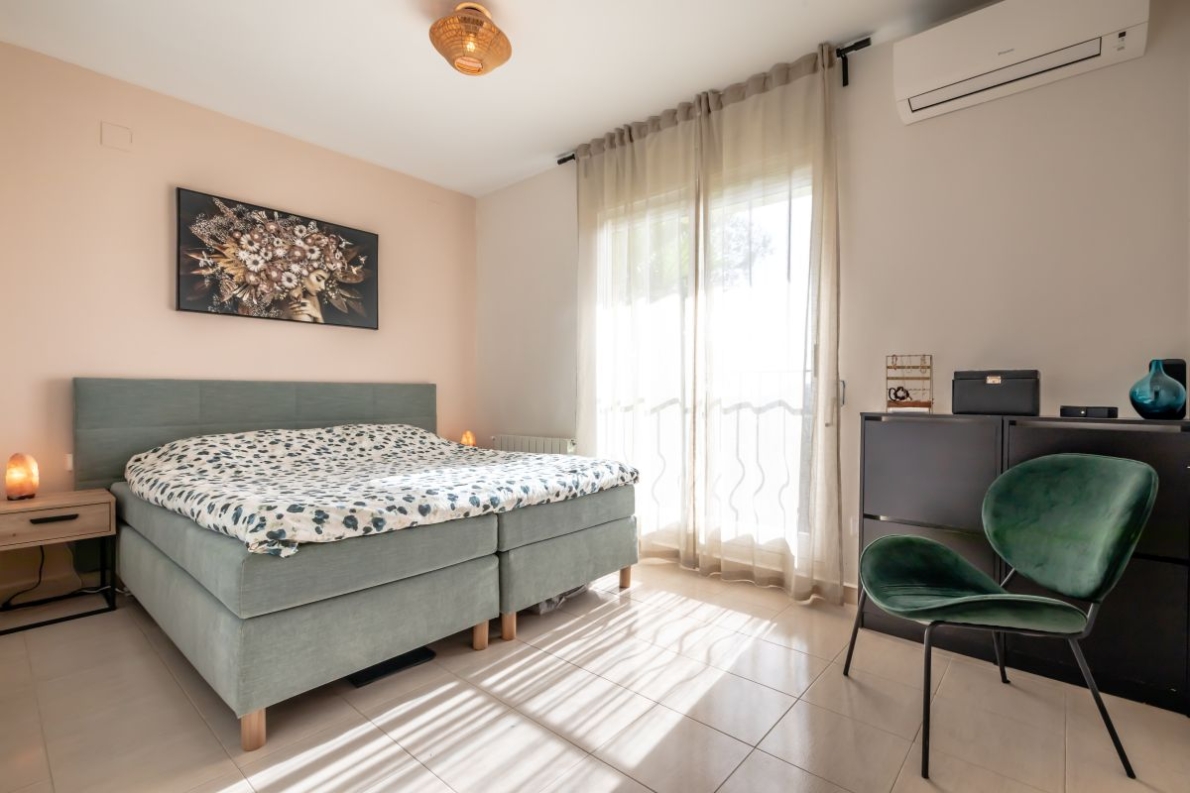 Villa for sale in Chiva Valencia (13) Spacious villa with pool for sale in Chiva