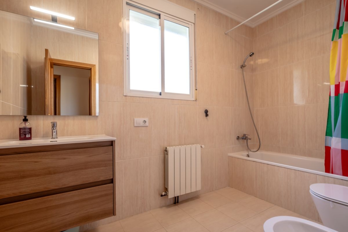 Villa for sale in Chiva Valencia (22) Spacious villa with pool for sale in Chiva