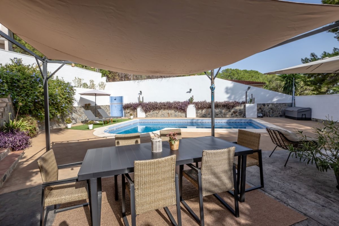Villa for sale in Chiva Valencia (25) Spacious villa with pool for sale in Chiva
