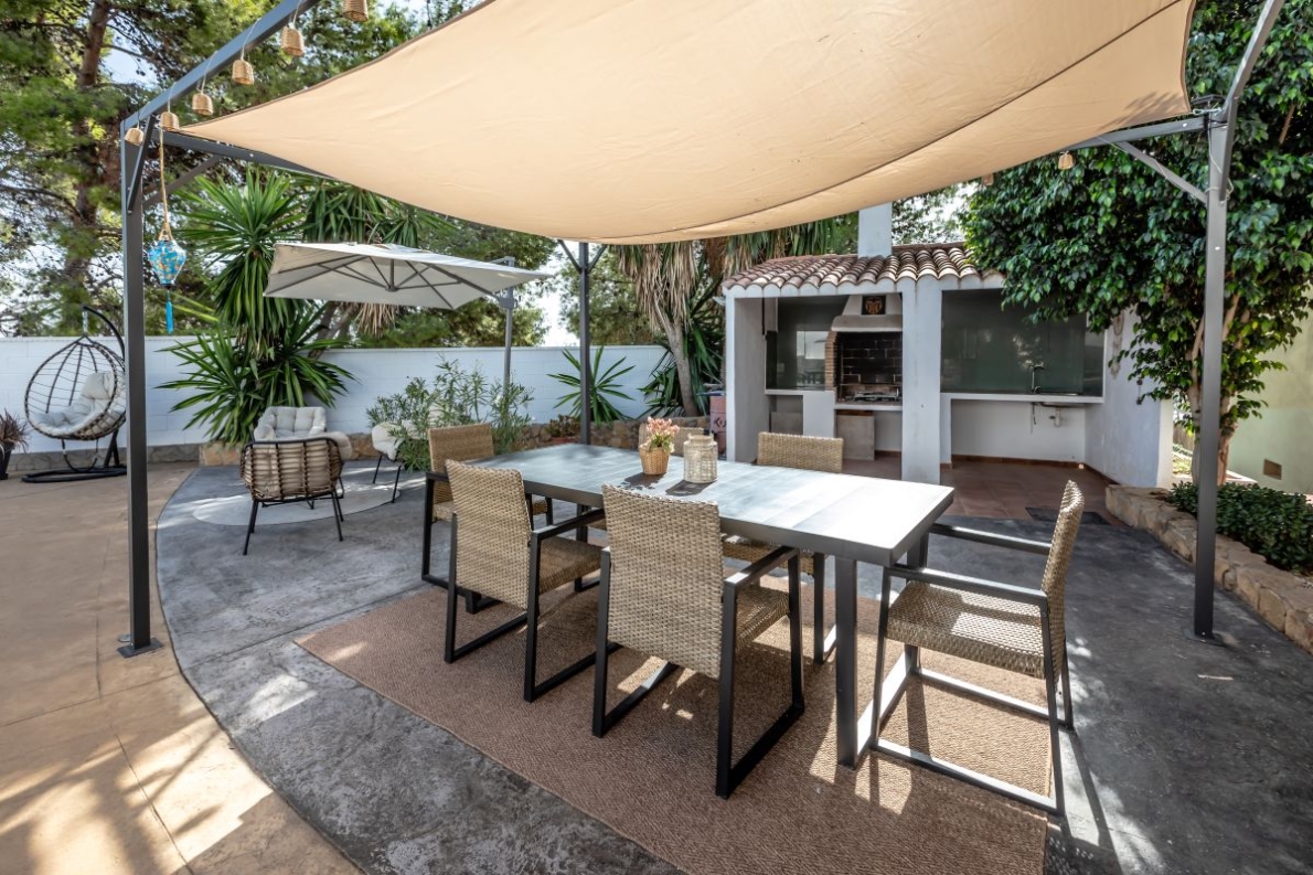 Villa for sale in Chiva Valencia (27) Spacious villa with pool for sale in Chiva