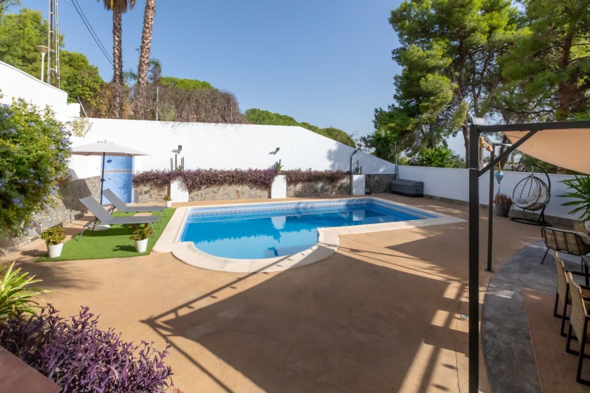 Villa for sale in Chiva Valencia (29) Spacious villa with pool for sale in Chiva