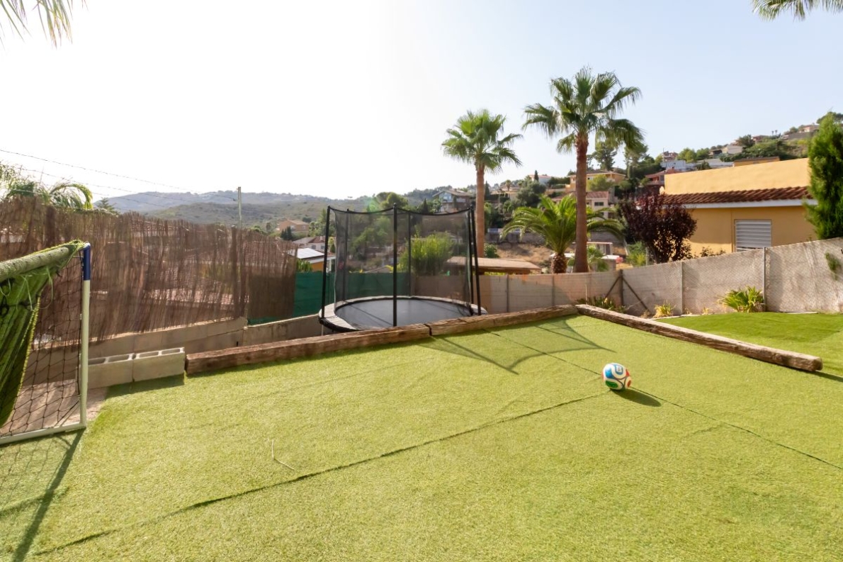 Villa for sale in Chiva Valencia (31) Spacious villa with pool for sale in Chiva