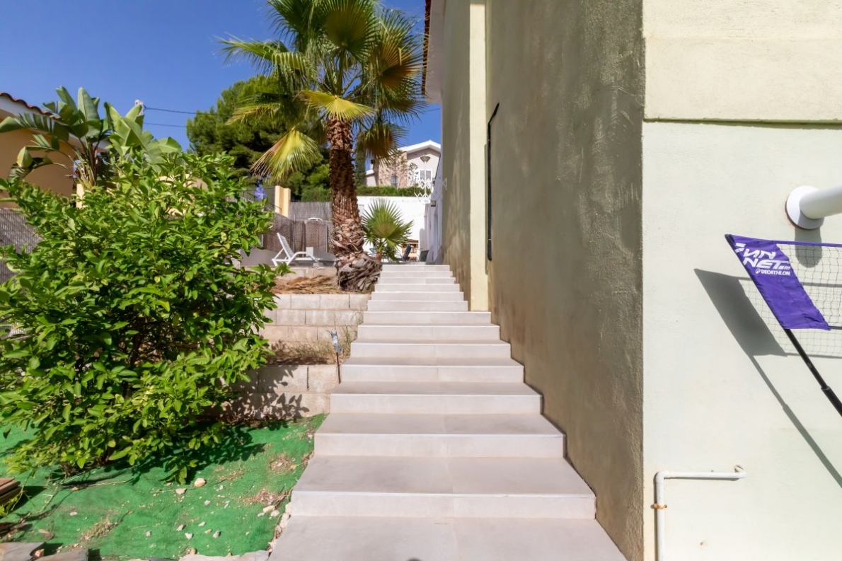Villa for sale in Chiva Valencia (35) Spacious villa with pool for sale in Chiva