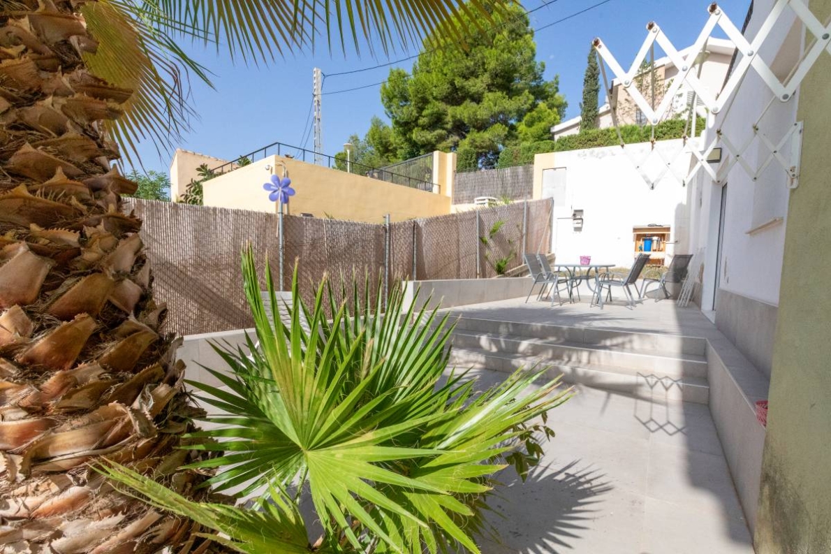 Villa for sale in Chiva Valencia (36) Spacious villa with pool for sale in Chiva
