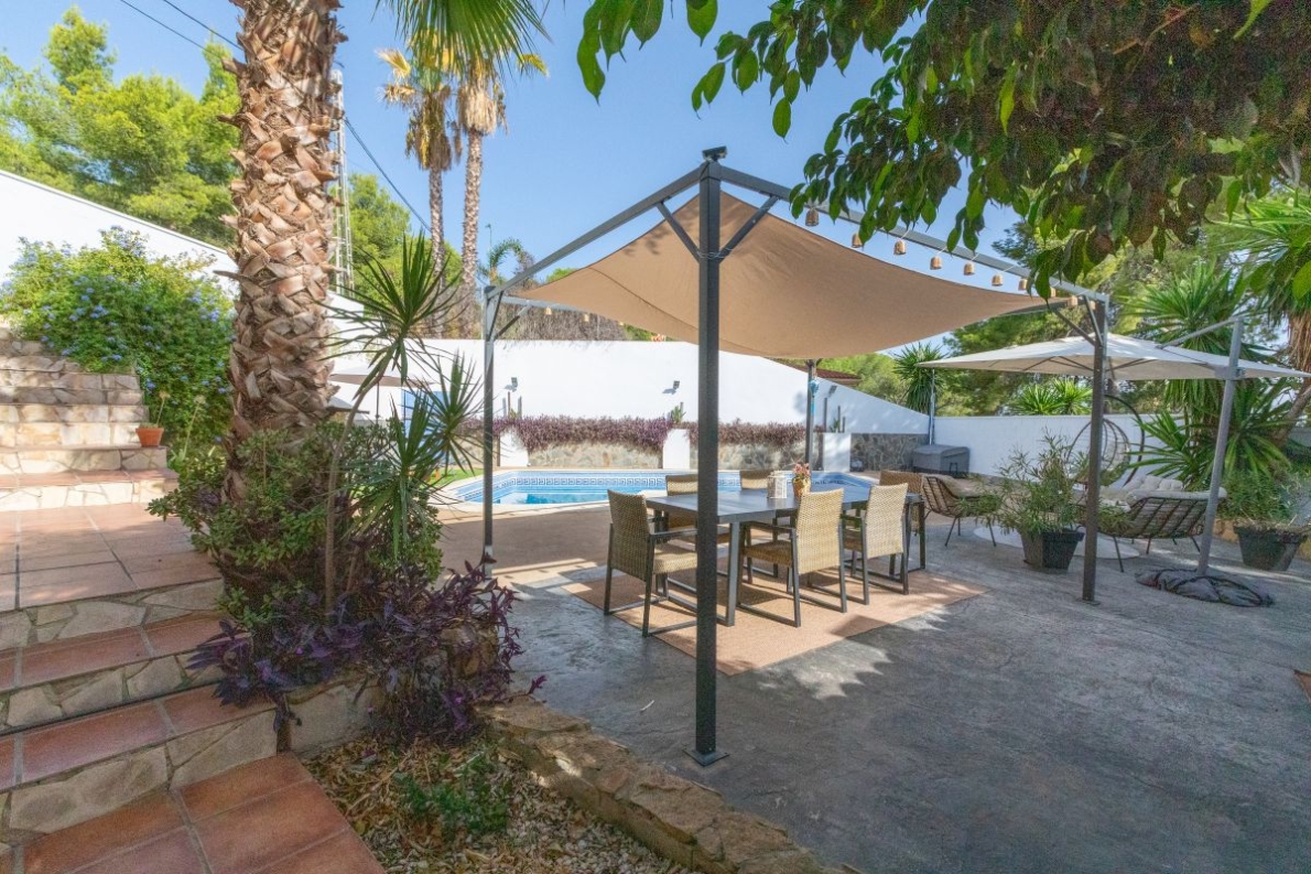Villa for sale in Chiva Valencia (39) Spacious villa with pool for sale in Chiva