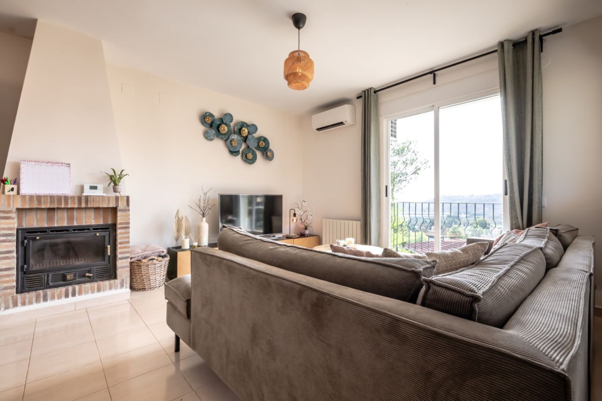 Villa for sale in Chiva Valencia (4) Spacious villa with pool for sale in Chiva