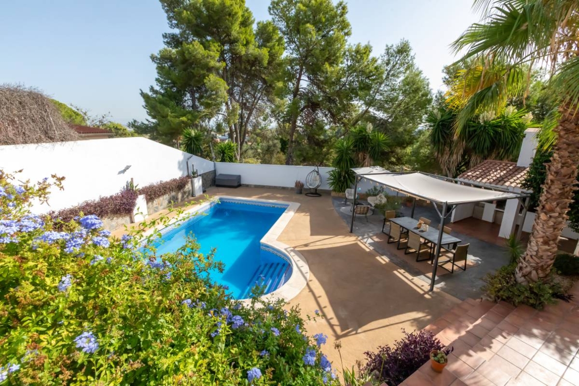 Villa for sale in Chiva Valencia (41) Spacious villa with pool for sale in Chiva