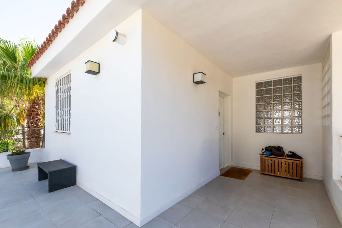 Villa for sale in Chiva Valencia (42) Spacious villa with pool for sale in Chiva