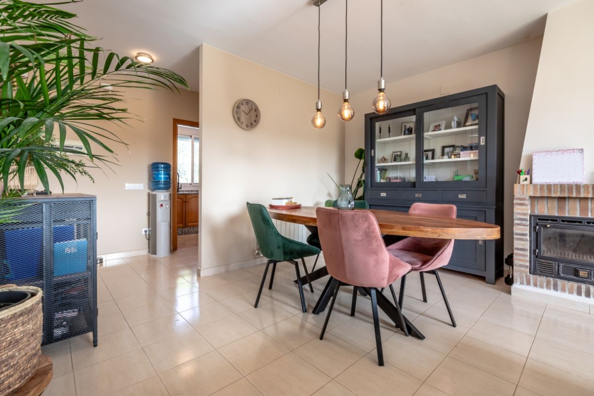 Villa for sale in Chiva Valencia (5) Spacious villa with pool for sale in Chiva