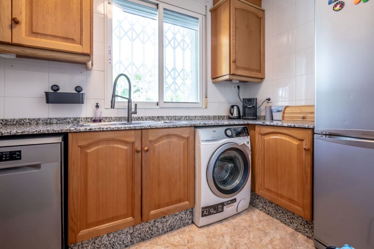 Villa for sale in Chiva Valencia (6) Spacious villa with pool for sale in Chiva