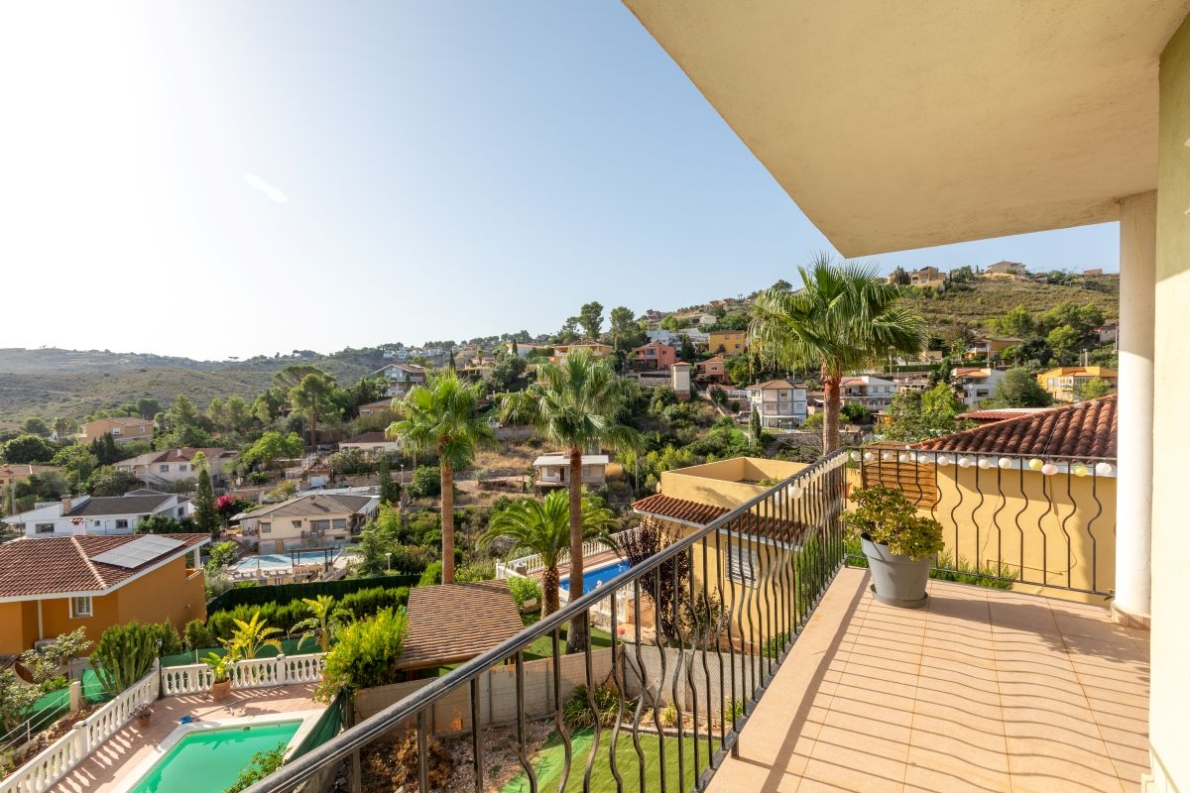 Villa for sale in Chiva Valencia (8) Spacious villa with pool for sale in Chiva