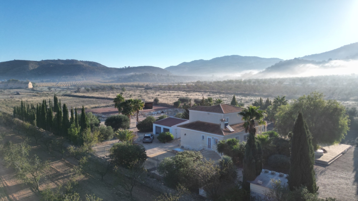 Villa for sale in Hondón de las Nieves