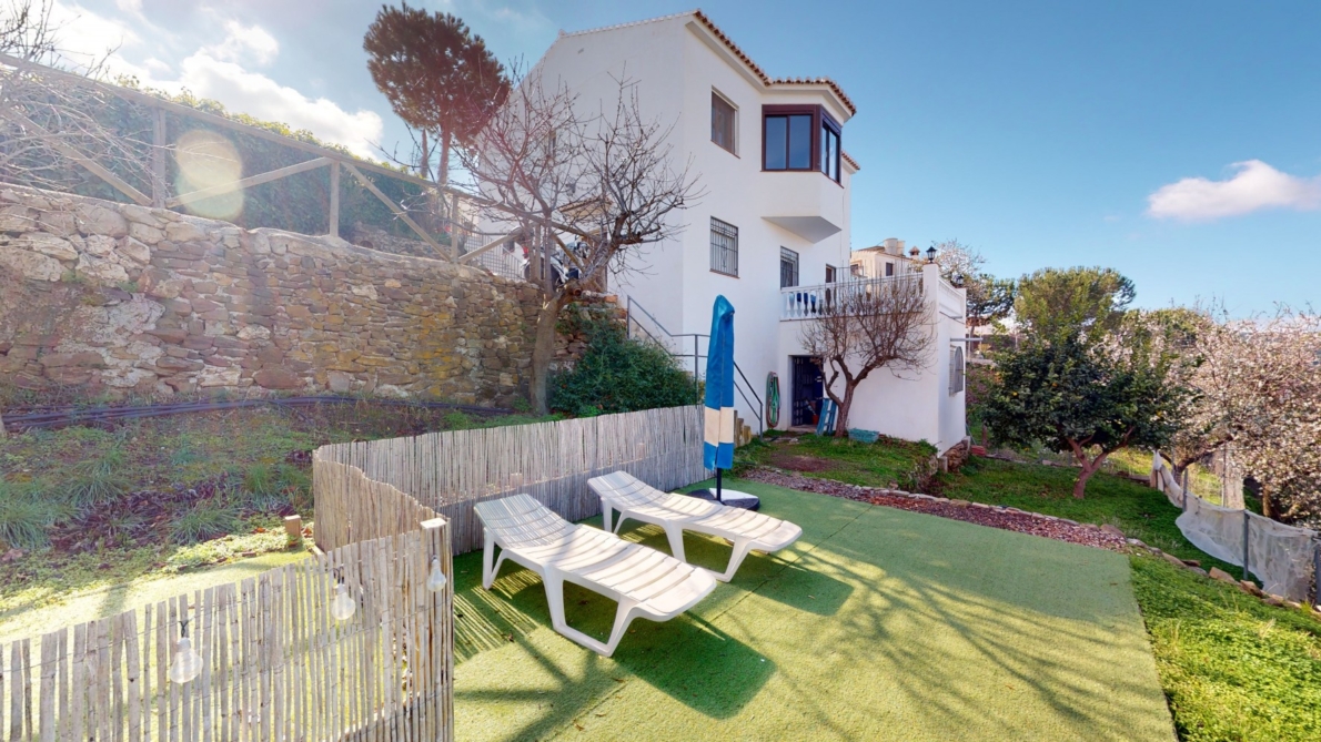Villa for sale in Sayalonga