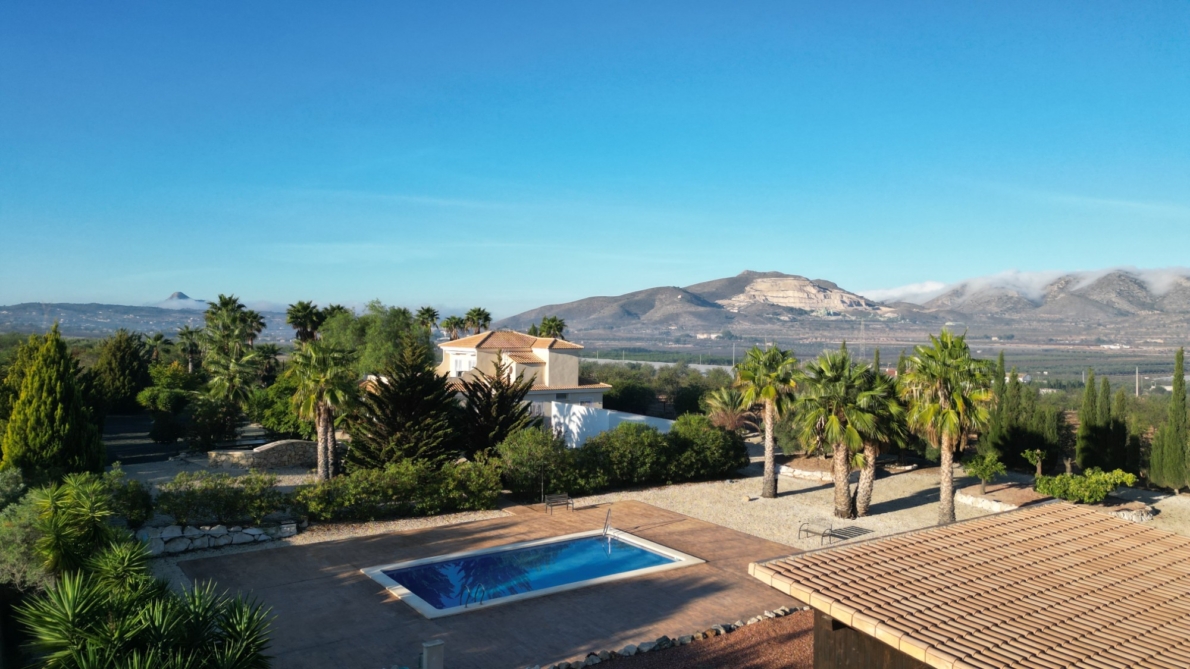 Villa for sale in Hondón de las Nieves