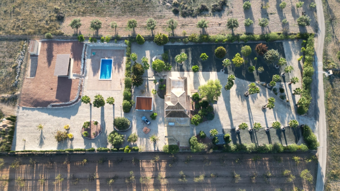 Villa for sale in Hondón de las Nieves